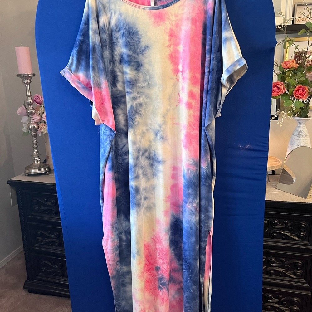 Kervology tie dye, side slit dress.  3X.
